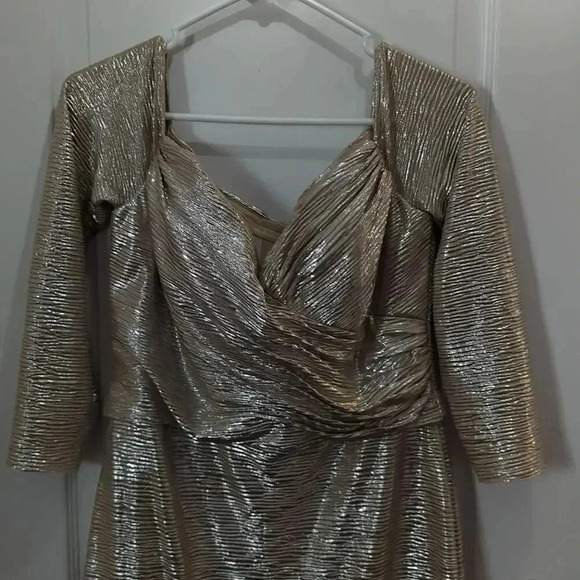 Rene by Rene Ruiz 3/4 Sleeve Draped Cocktail Dress in Champagne Metallic - Picture 3 of 11